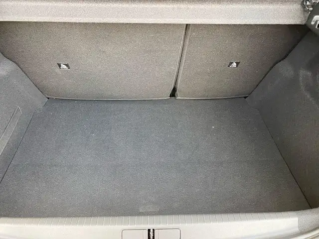 Peugeot 208 view 9