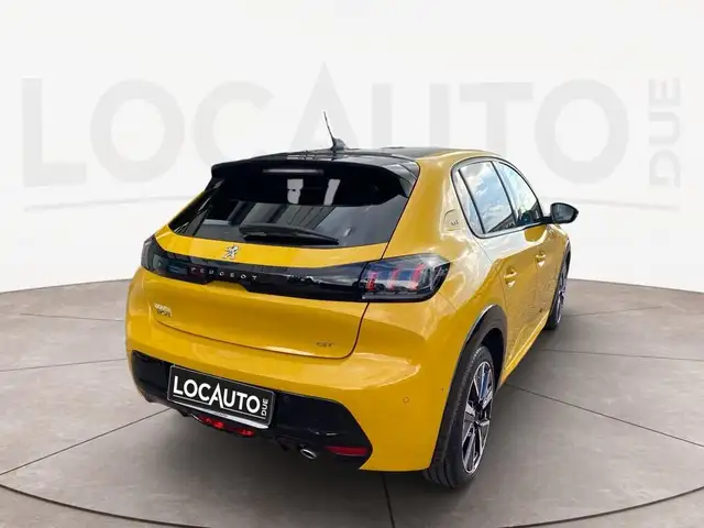 Peugeot 208 view 4