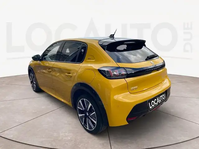 Peugeot 208 view 5