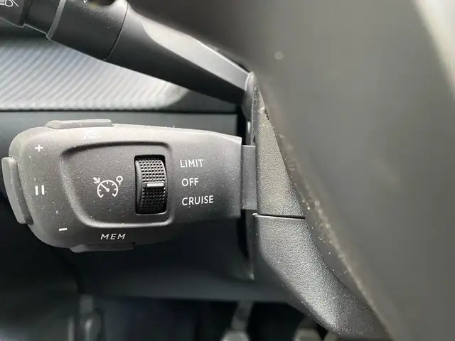 Peugeot 208 view 14