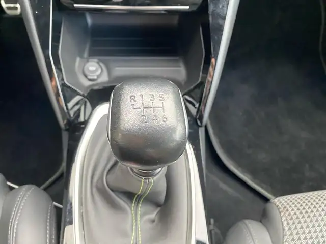 Peugeot 208 view 12