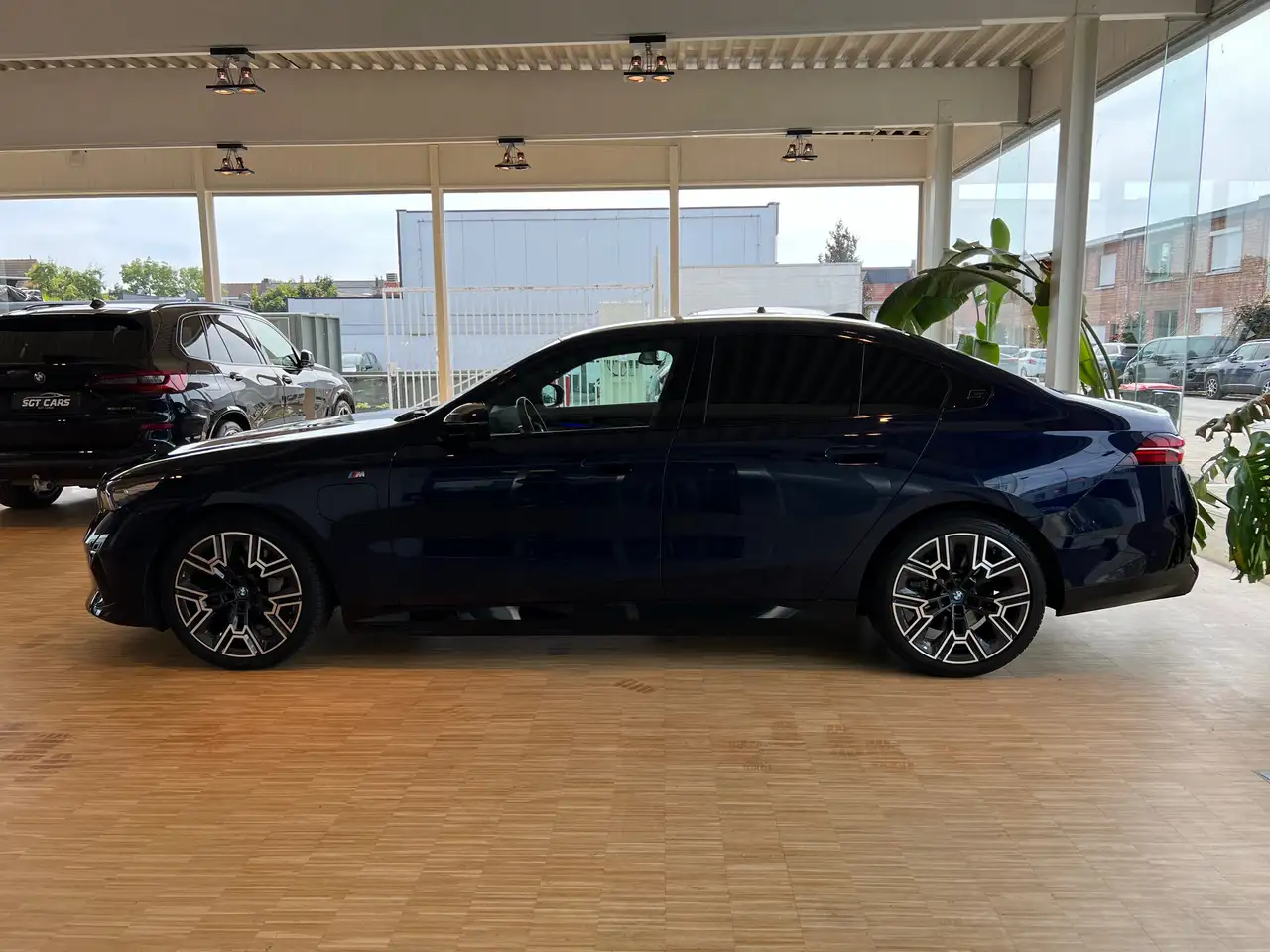 BMW 550 e xDrive Pano B&W Sound Driving Prof Parking Prof Trekhaak Stoelventilatie Travel Pack Comfort, миниатюра 14