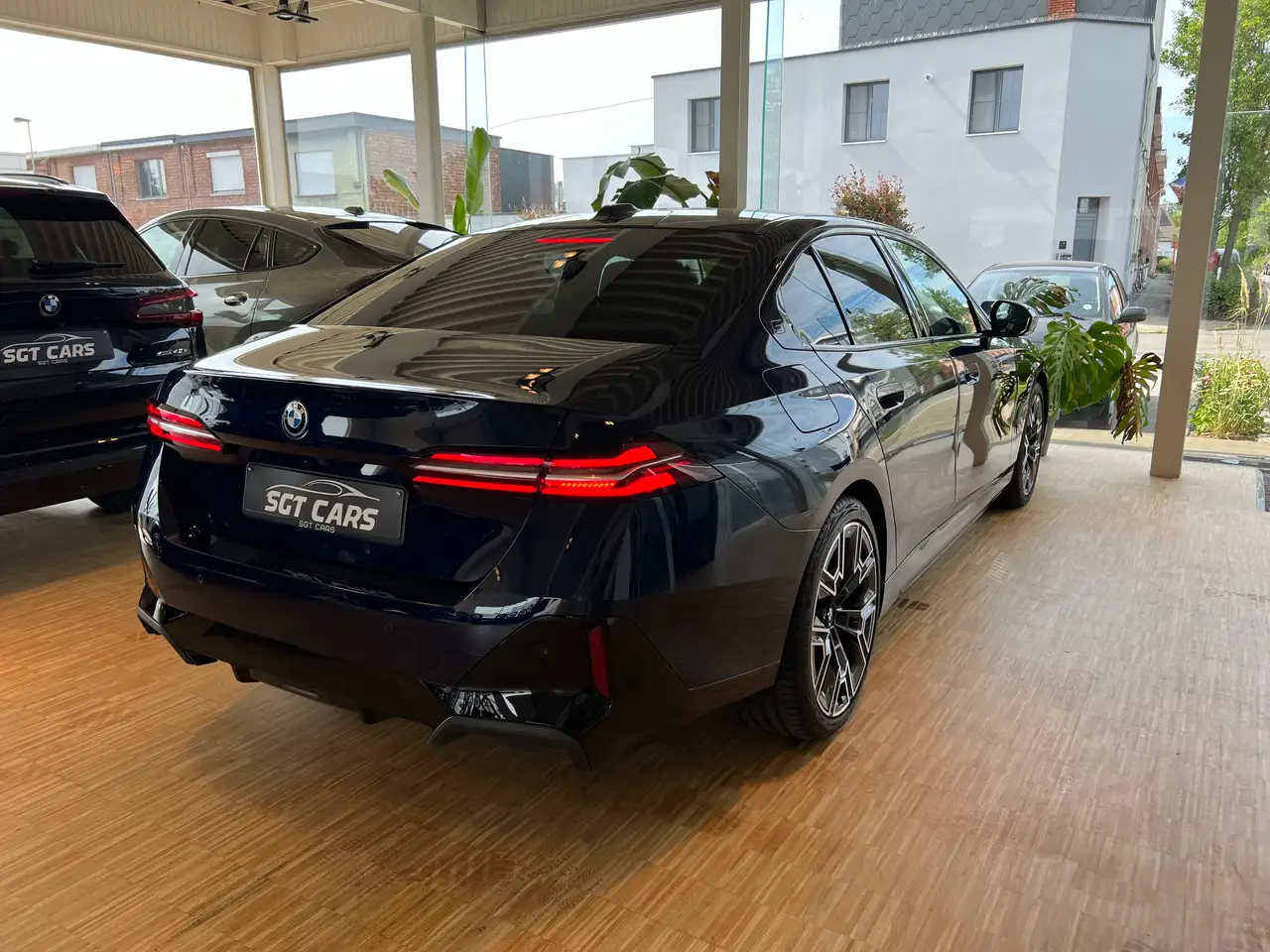 BMW 550 e xDrive Pano B&W Sound Driving Prof Parking Prof Trekhaak Stoelventilatie Travel Pack Comfort, миниатюра 4