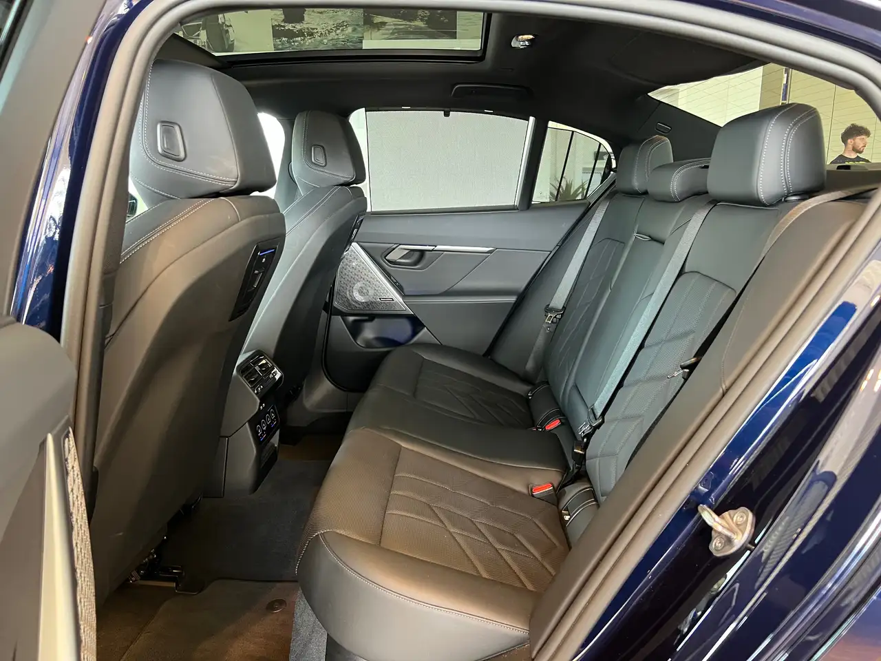 BMW 550 e xDrive Pano B&W Sound Driving Prof Parking Prof Trekhaak Stoelventilatie Travel Pack Comfort, миниатюра 12