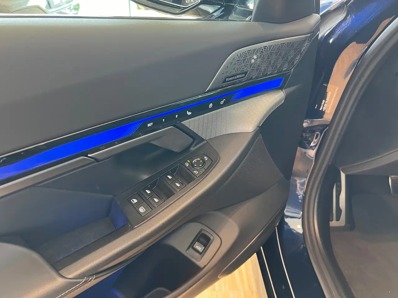BMW 550 e xDrive Pano B&W Sound Driving Prof Parking Prof Trekhaak Stoelventilatie Travel Pack Comfort, миниатюра 23