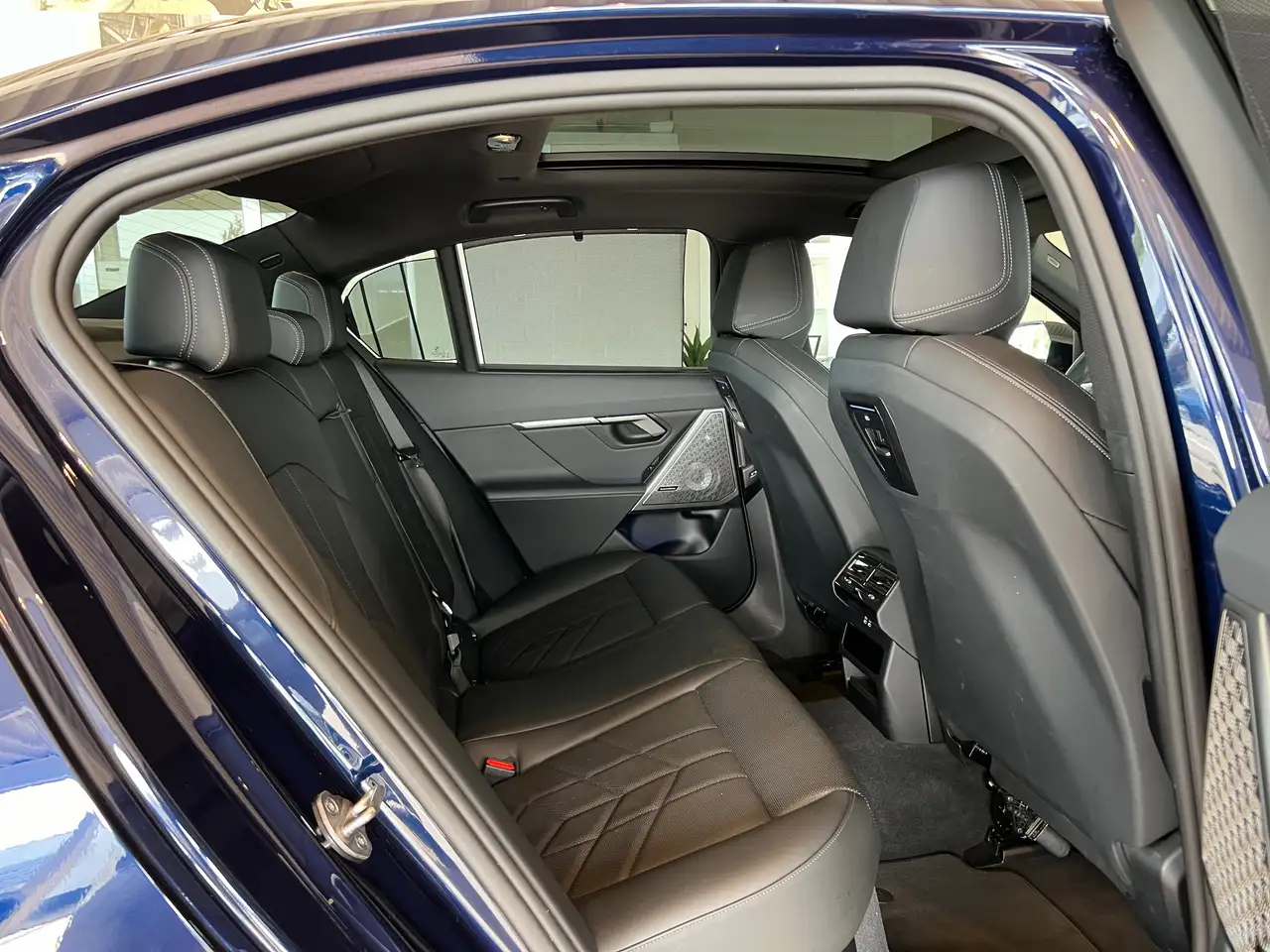 BMW 550 e xDrive Pano B&W Sound Driving Prof Parking Prof Trekhaak Stoelventilatie Travel Pack Comfort, миниатюра 13