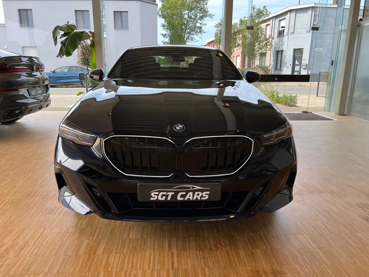 BMW 550 e xDrive Pano B&W Sound Driving Prof Parking Prof Trekhaak Stoelventilatie Travel Pack Comfort, миниатюра 5