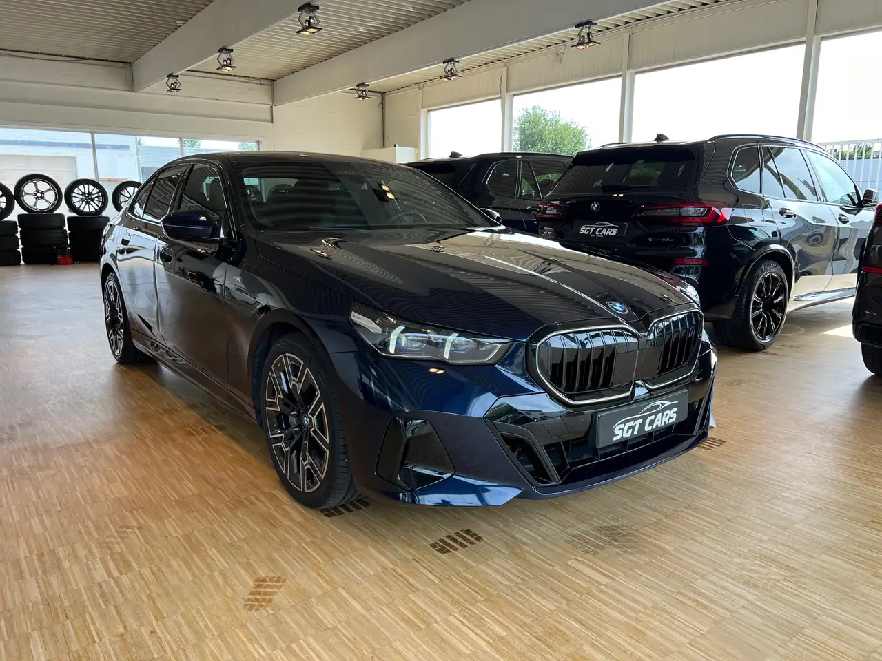 BMW 550 e xDrive Pano B&W Sound Driving Prof Parking Prof Trekhaak Stoelventilatie Travel Pack Comfort