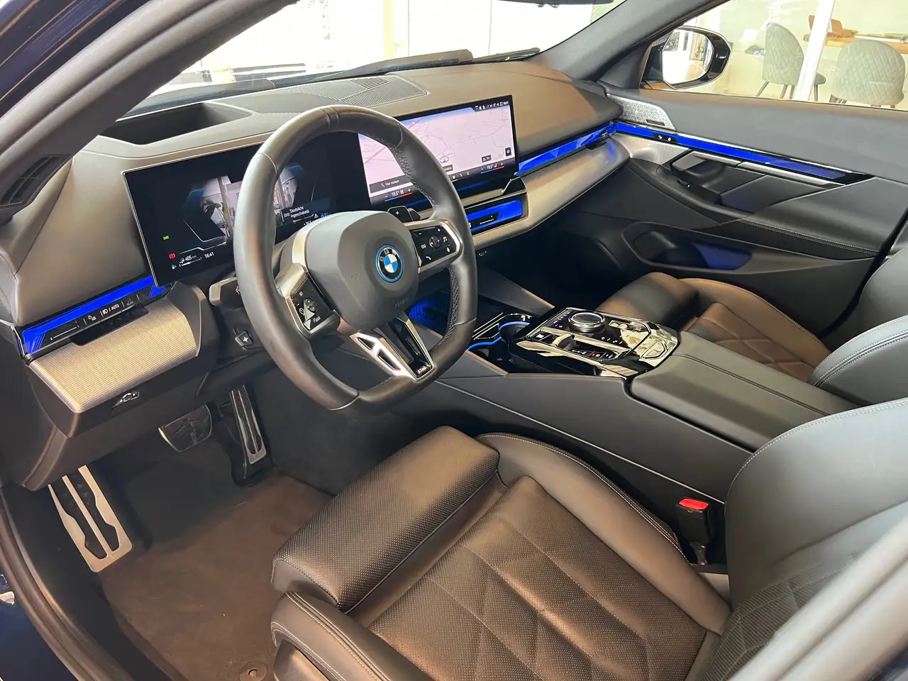 BMW 550 e xDrive Pano B&W Sound Driving Prof Parking Prof Trekhaak Stoelventilatie Travel Pack Comfort, миниатюра 7