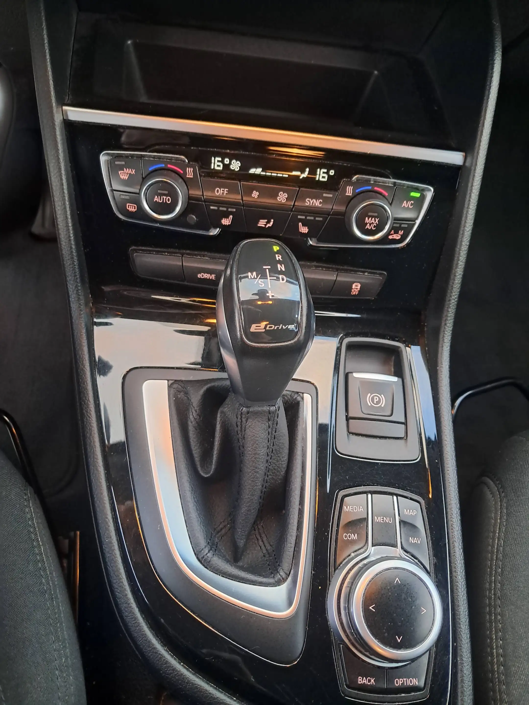 BMW 225 225 xe Advantage-ALLRAD — photo 12