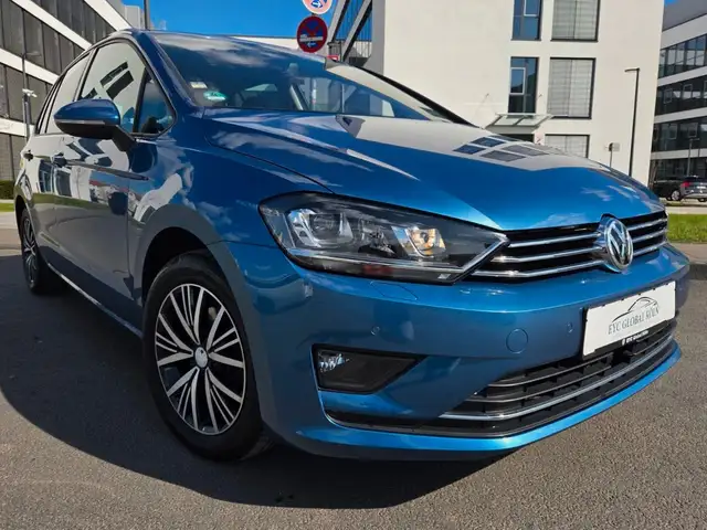 Volkswagen Golf view 2