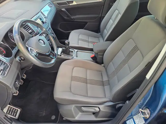 Volkswagen Golf view 12