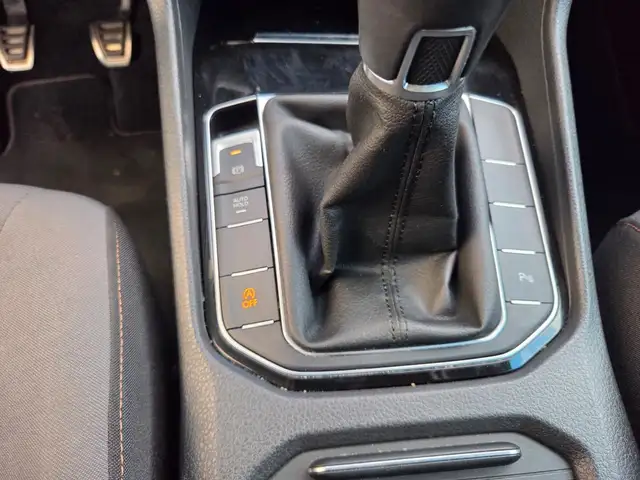 Volkswagen Golf view 14