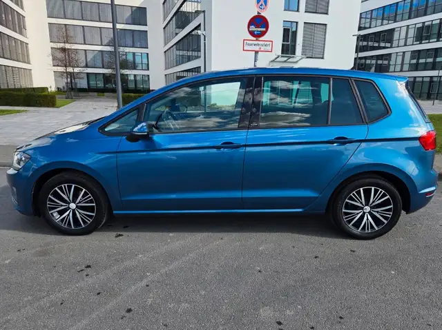 Volkswagen Golf view 6