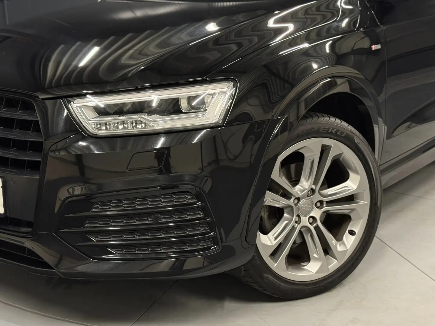 Audi Q3 2.0 TDI quattro Sport/S-Line*19Zoll*1.HAND*SCHECKH Zwart - 2