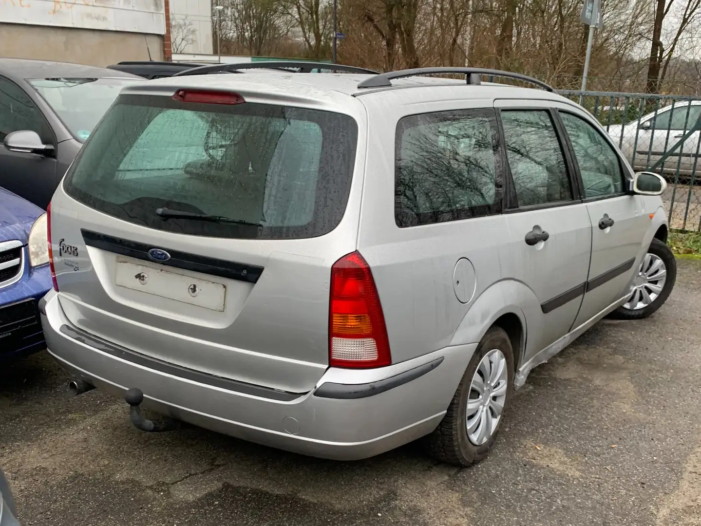 Ford Focus Kombi.  AHK Tüv NEU Silber - 1