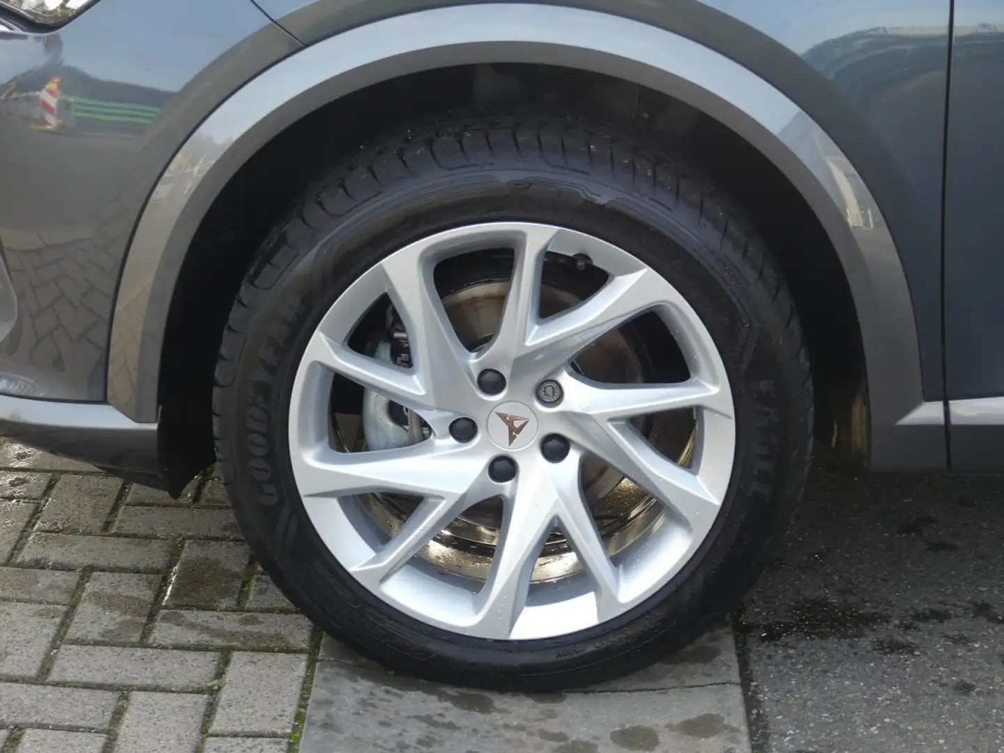 CUPRA Formentor Basis Klima Rückfahrkamera Panoramadach Grau - 2