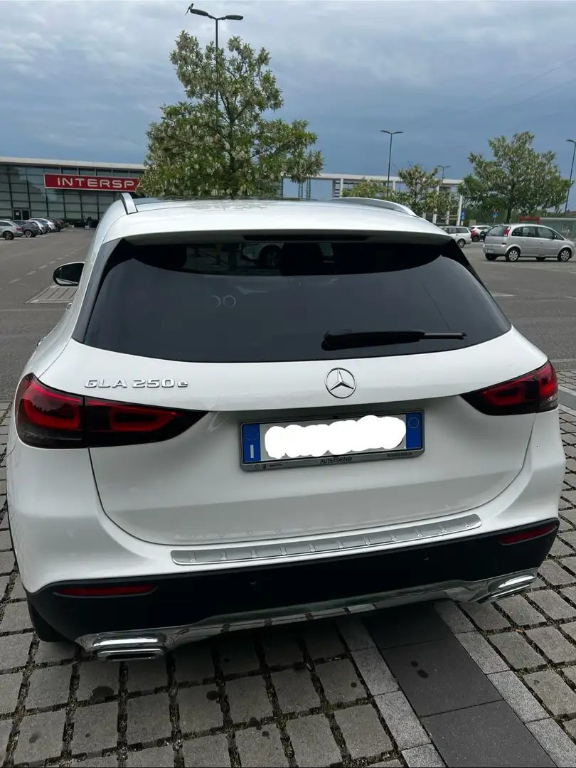 Mercedes-Benz GLA 250 e phev (eq-power) Premium auto Weiß - 2