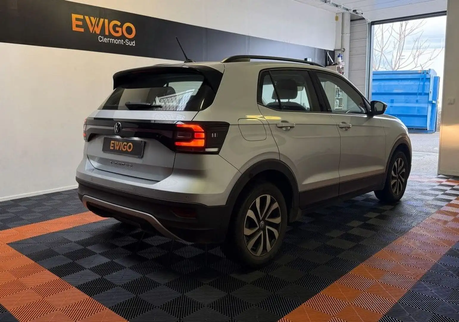 Volkswagen T-Cross 1.0 tsi 110 active Grau - 2