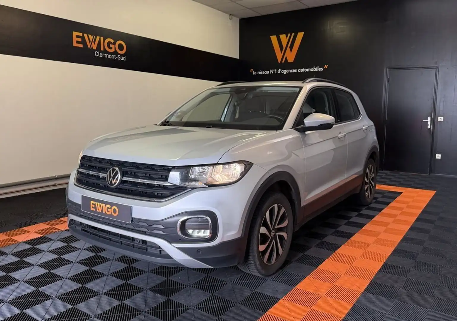 Volkswagen T-Cross 1.0 tsi 110 active Grau - 1