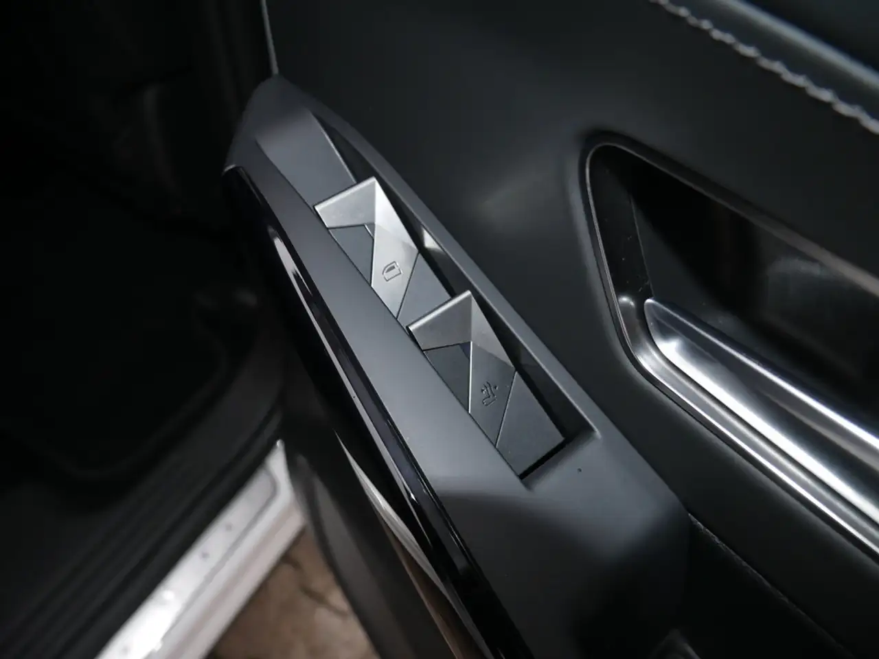 DS 7 E-Tense Rivoli 4x4 SHZ ACC LED, миниатюра 17