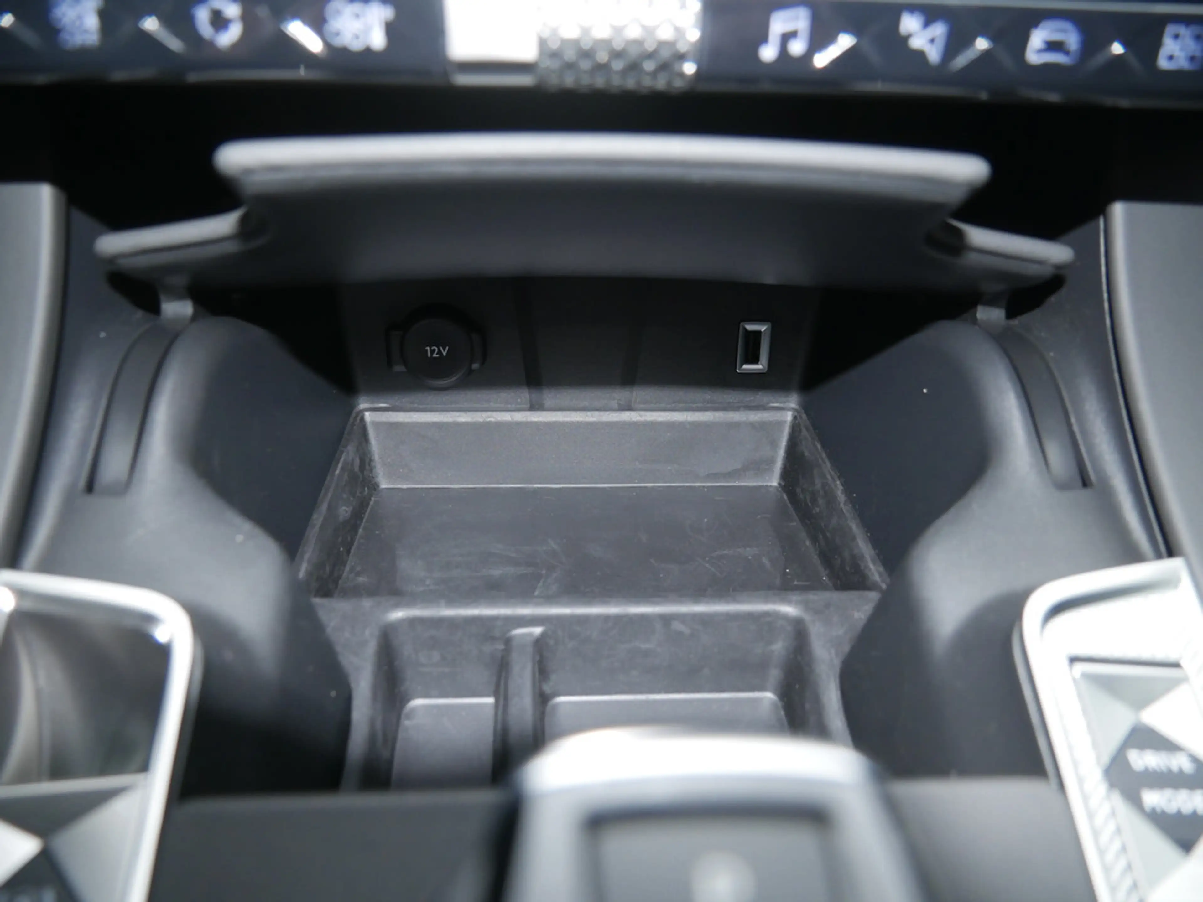 DS Automobiles DS 7 Crossback E-Tense Rivoli 4x4 SHZ ACC LED — photo 11