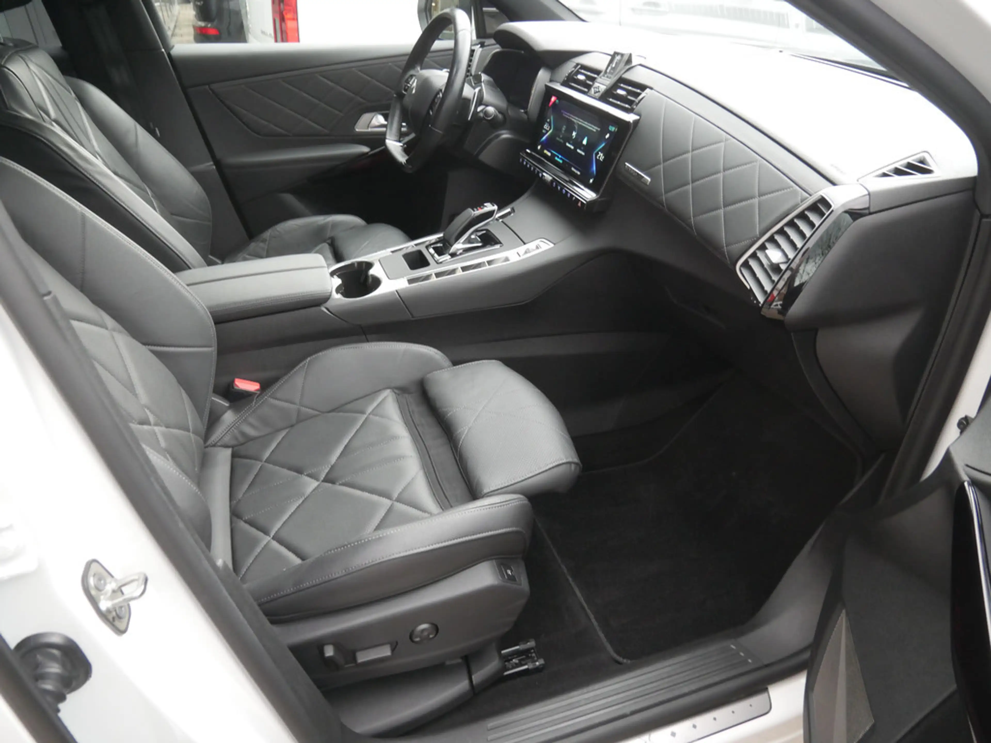 DS Automobiles DS 7 Crossback E-Tense Rivoli 4x4 SHZ ACC LED — photo 3