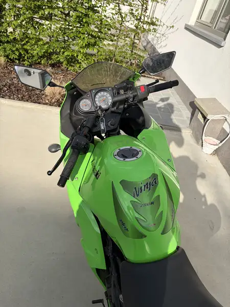 Kawasaki NINJA 250 R - foto 5