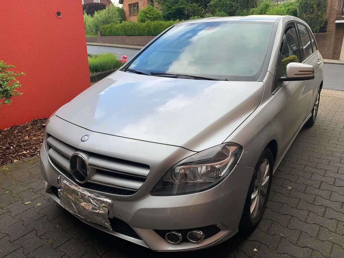 Mercedes-Benz B 180 B 180 (BlueEFFICIENCY) 7G-DCT Grau - 2