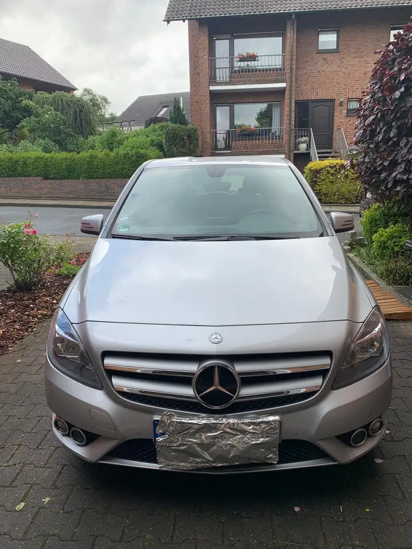 Mercedes-Benz B 180 B 180 (BlueEFFICIENCY) 7G-DCT Grau - 1