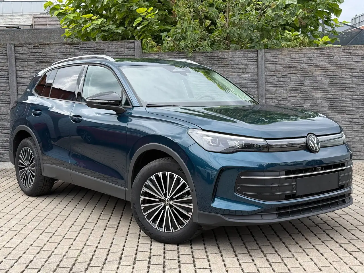 Volkswagen Tiguan 1.5 eTSI mHEV Goal "ELEC. TREKHAAK/Navigatie/360° Camera"