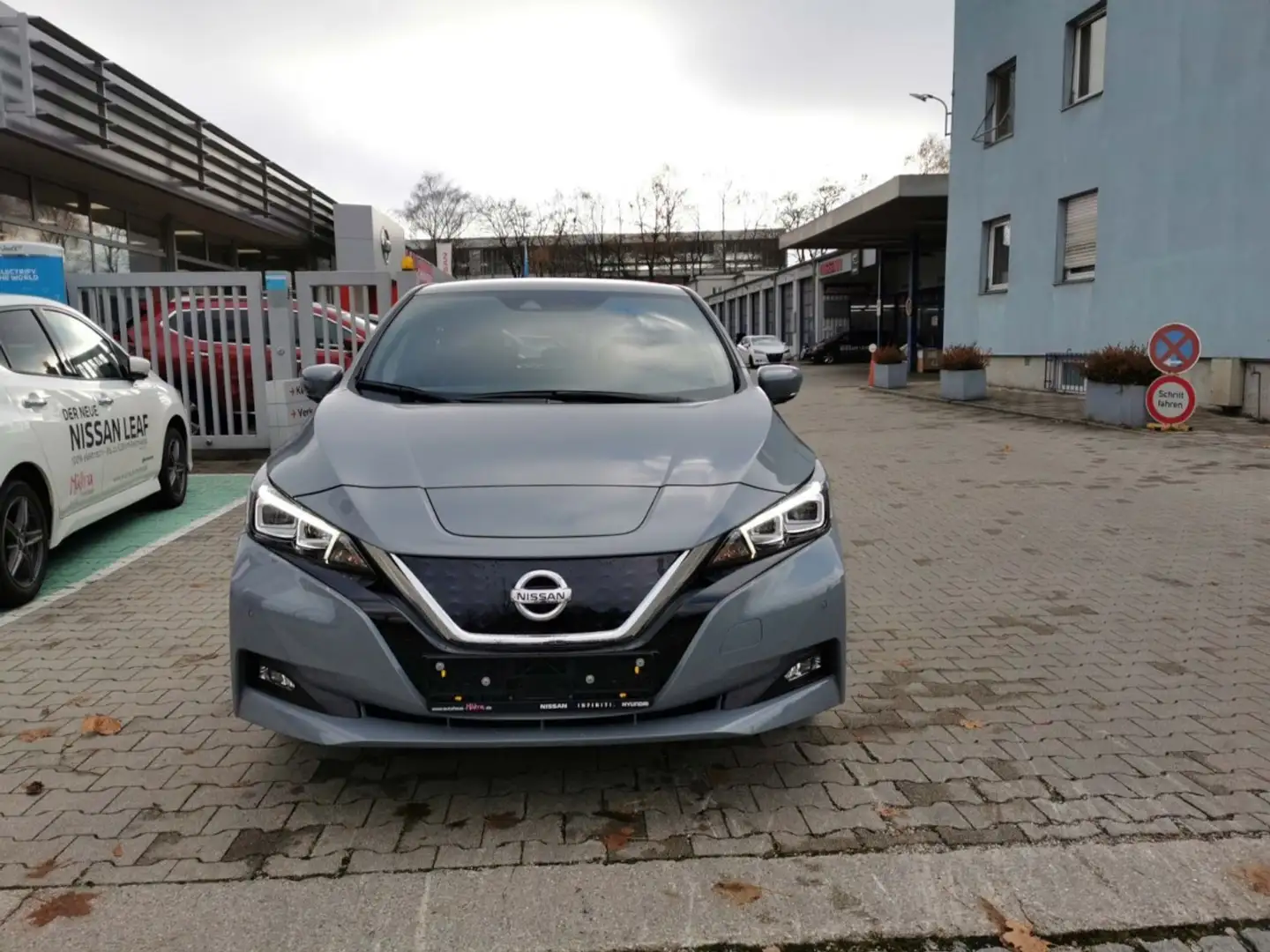 Nissan Leaf ZE1 Tekna 40kwh MY21 150PS Klima Navi Leder Grey - 2
