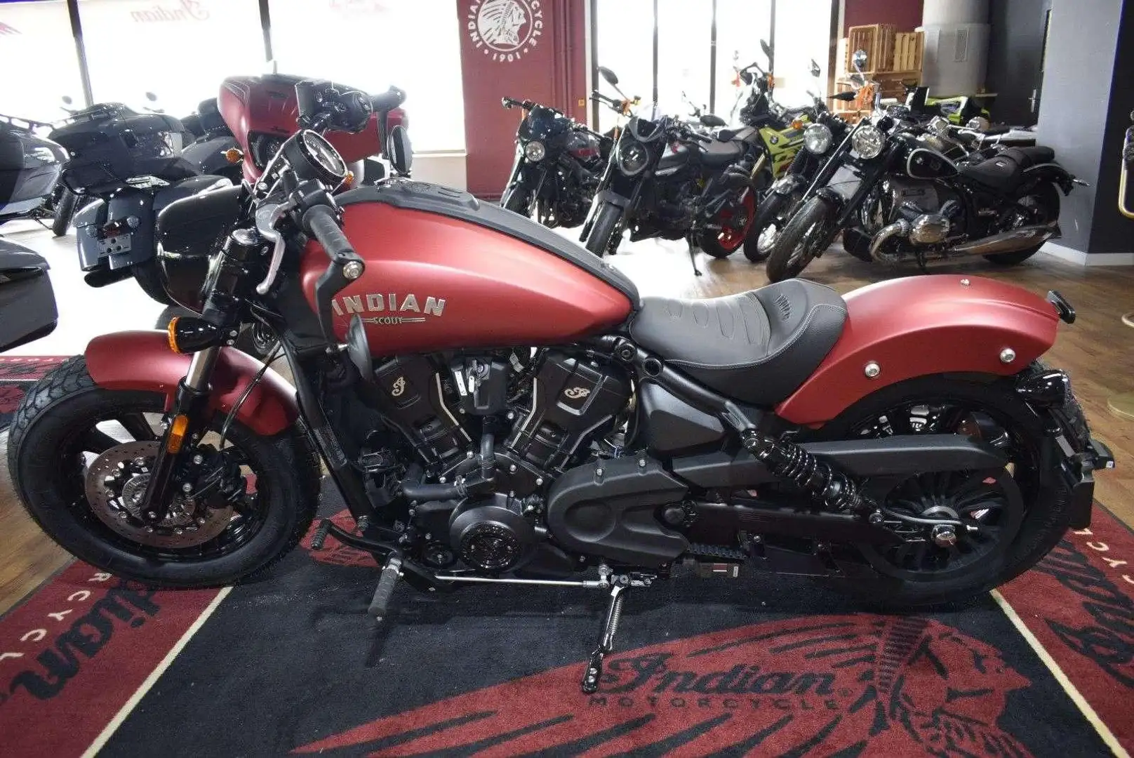 Indian Scout Bobber Limted  Sunset Red Smoke Czerwony - 2