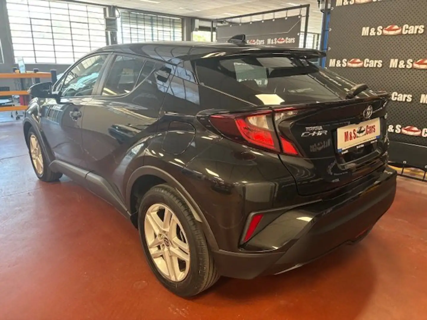 Toyota C-HR 1.8 HYBRID Business e-cvt Zwart - 2