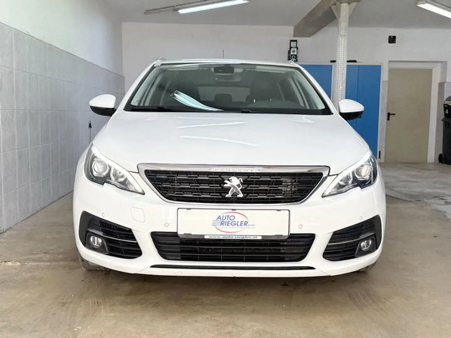 Peugeot 308 Active 1,5HDi ''LED-PDC-AHK-Alu'' Weiß - 2