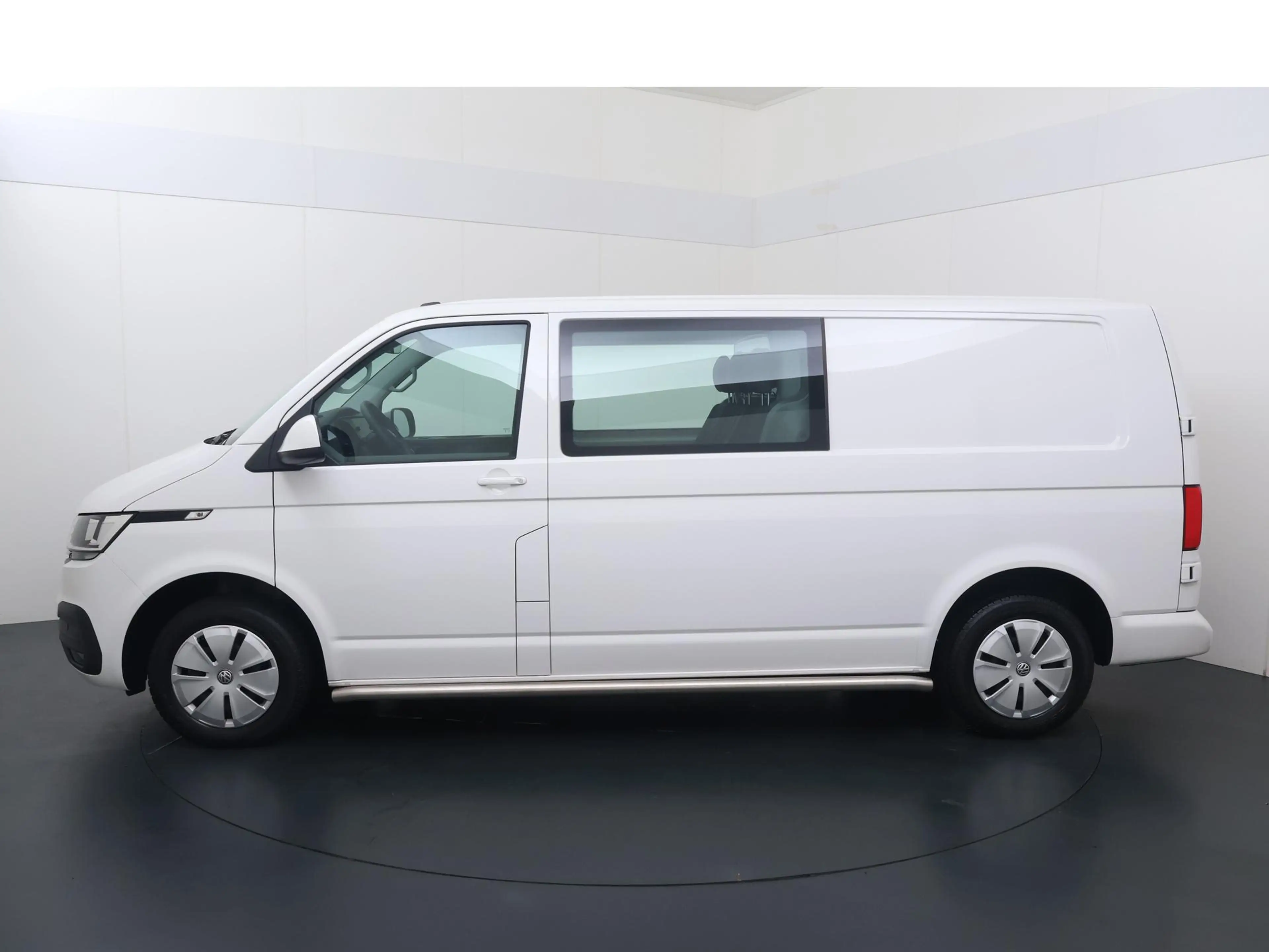 Volkswagen T6.1 Transporter Bedrijfswagens 2.0 TDI L2H1 30 DC Highline | 110 p — photo 2