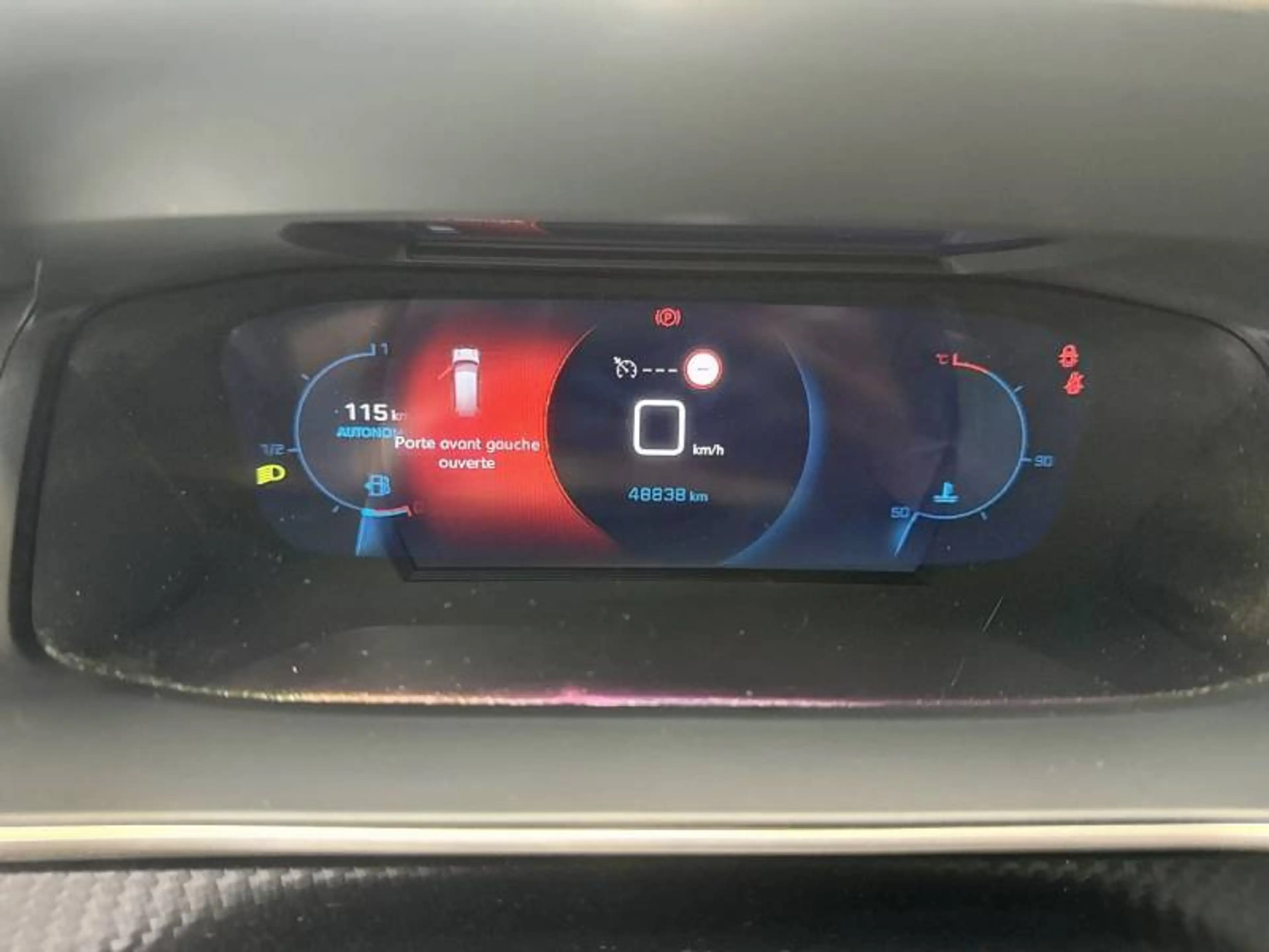 Peugeot 2008 2 1.2 Puretech 74kW S&S Allure Pack — photo 15