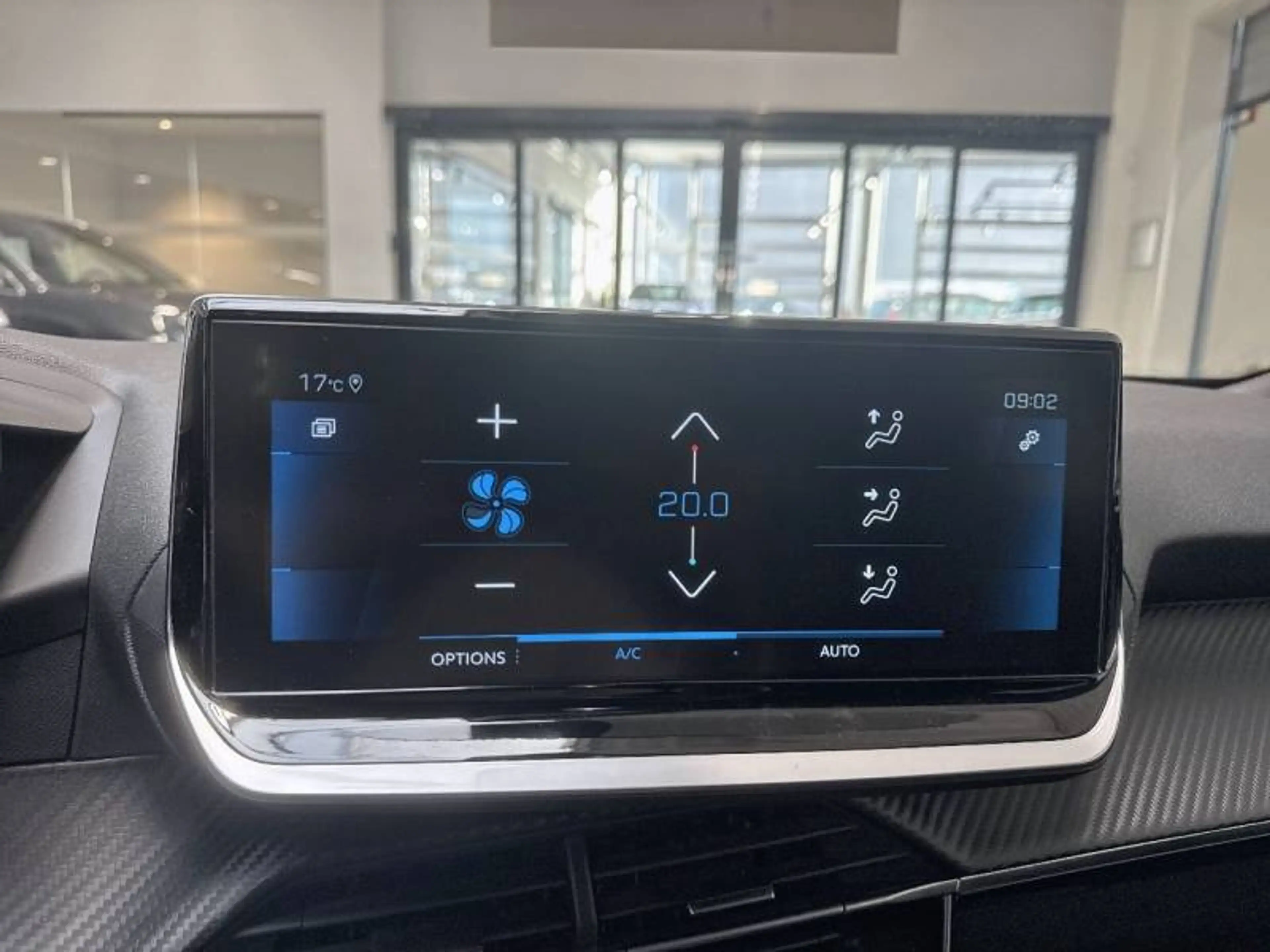 Peugeot 2008 2 1.2 Puretech 74kW S&S Allure Pack — photo 13