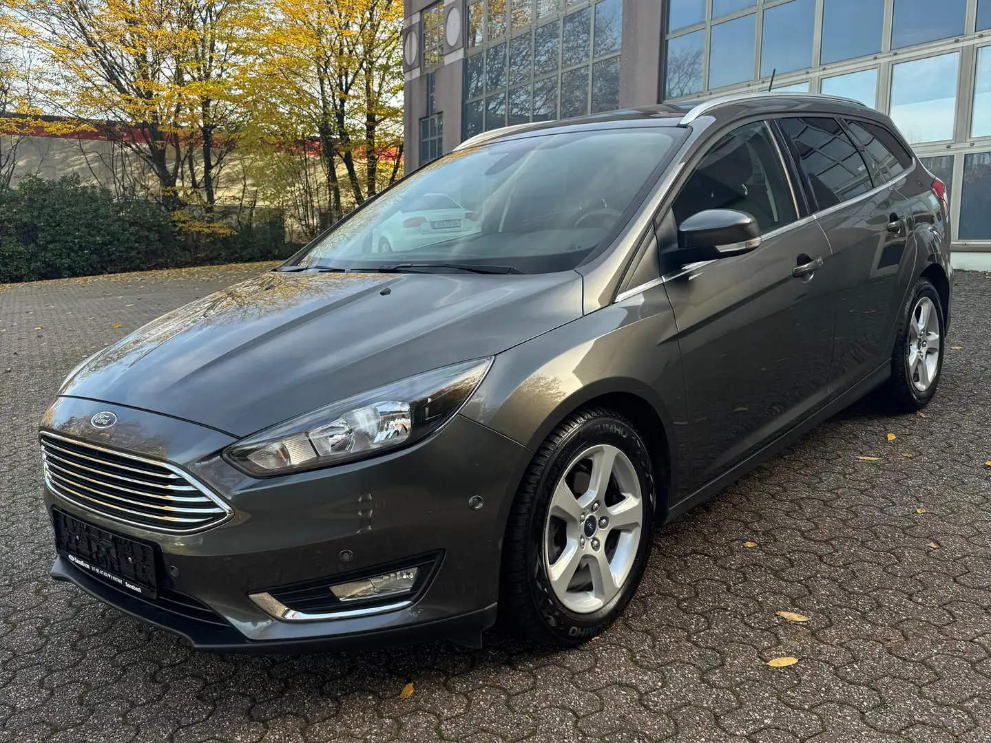 Ford Focus Focus Turnier Turnier 1.0 Automatik 1.Hand TÜV Grau - 2
