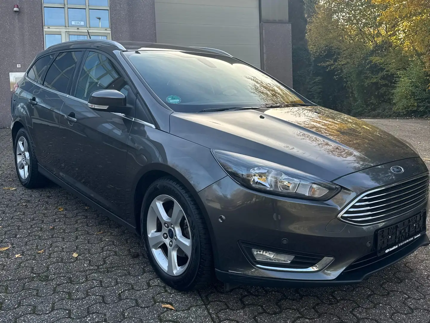 Ford Focus Focus Turnier Turnier 1.0 Automatik 1.Hand TÜV Grau - 1