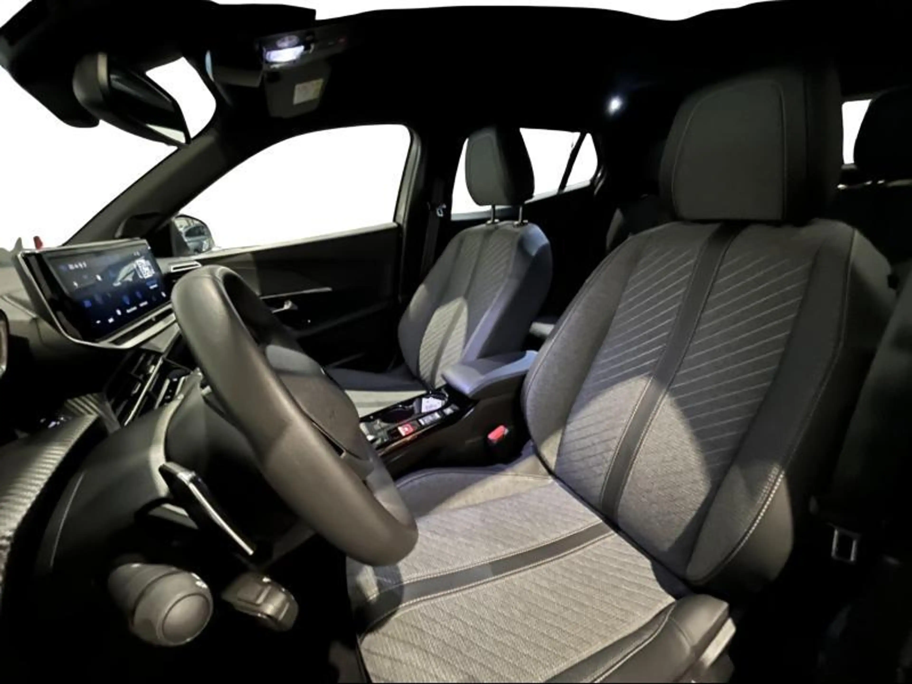 Peugeot 2008 Allure | 360° | Carplay | Navi | — photo 13