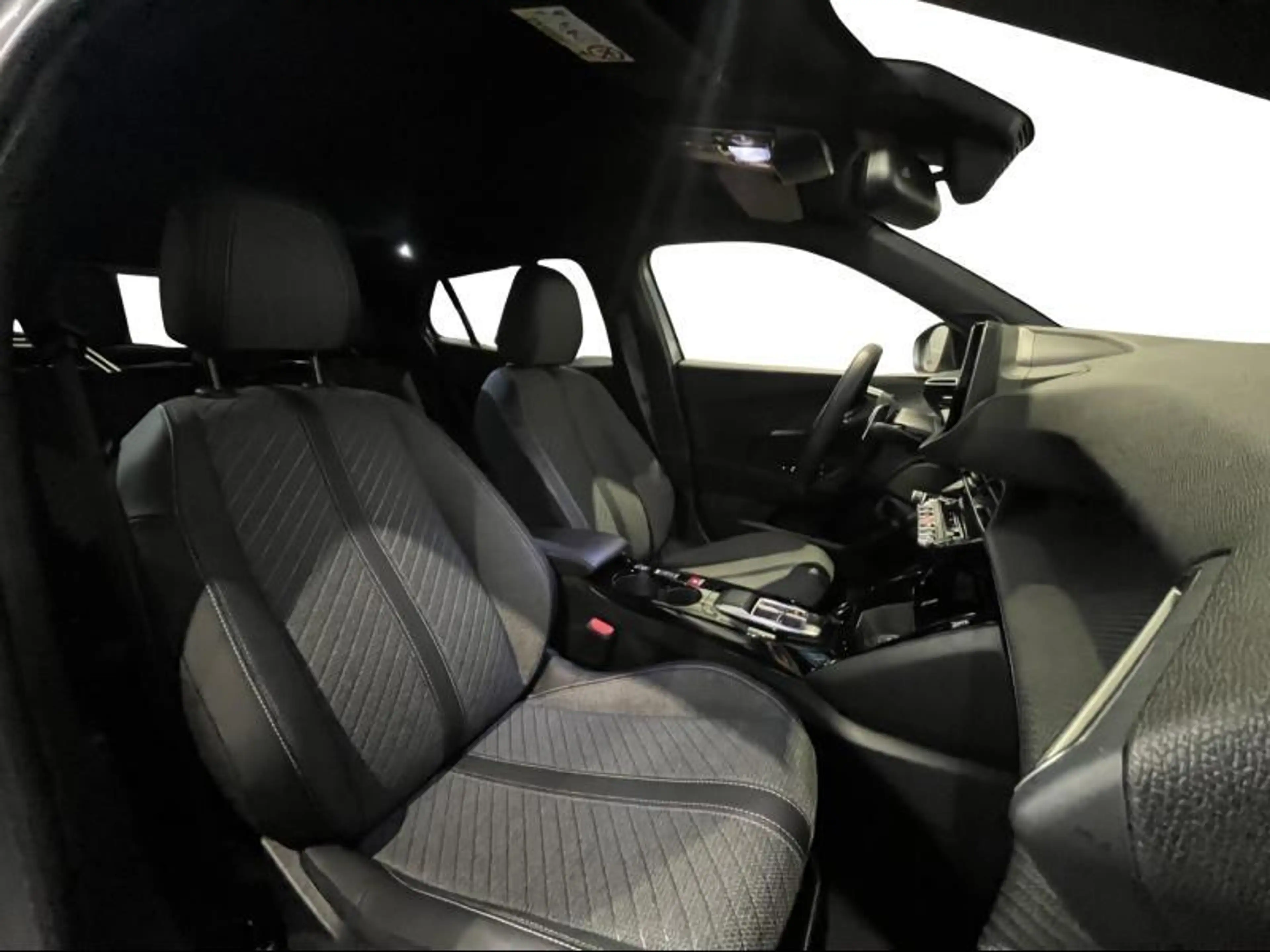 Peugeot 2008 Allure | 360° | Carplay | Navi | — photo 14