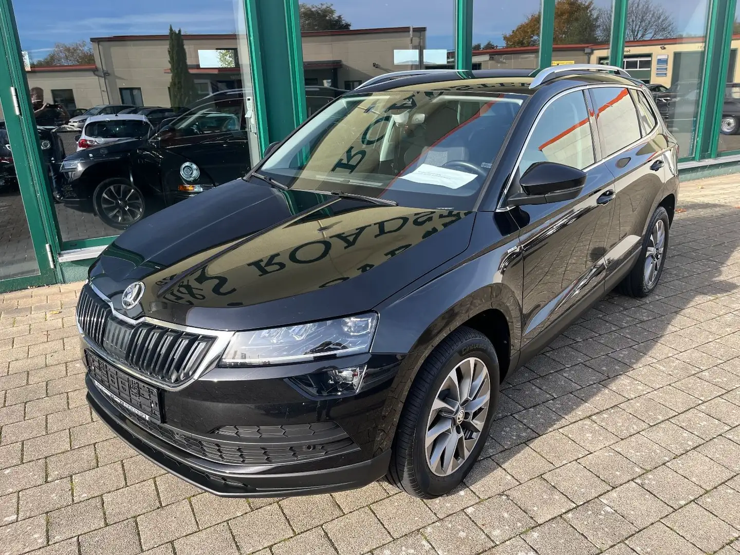 Skoda Karoq 2.0l TDI DSG 4x4 Standheizung AHK Schwarz - 2