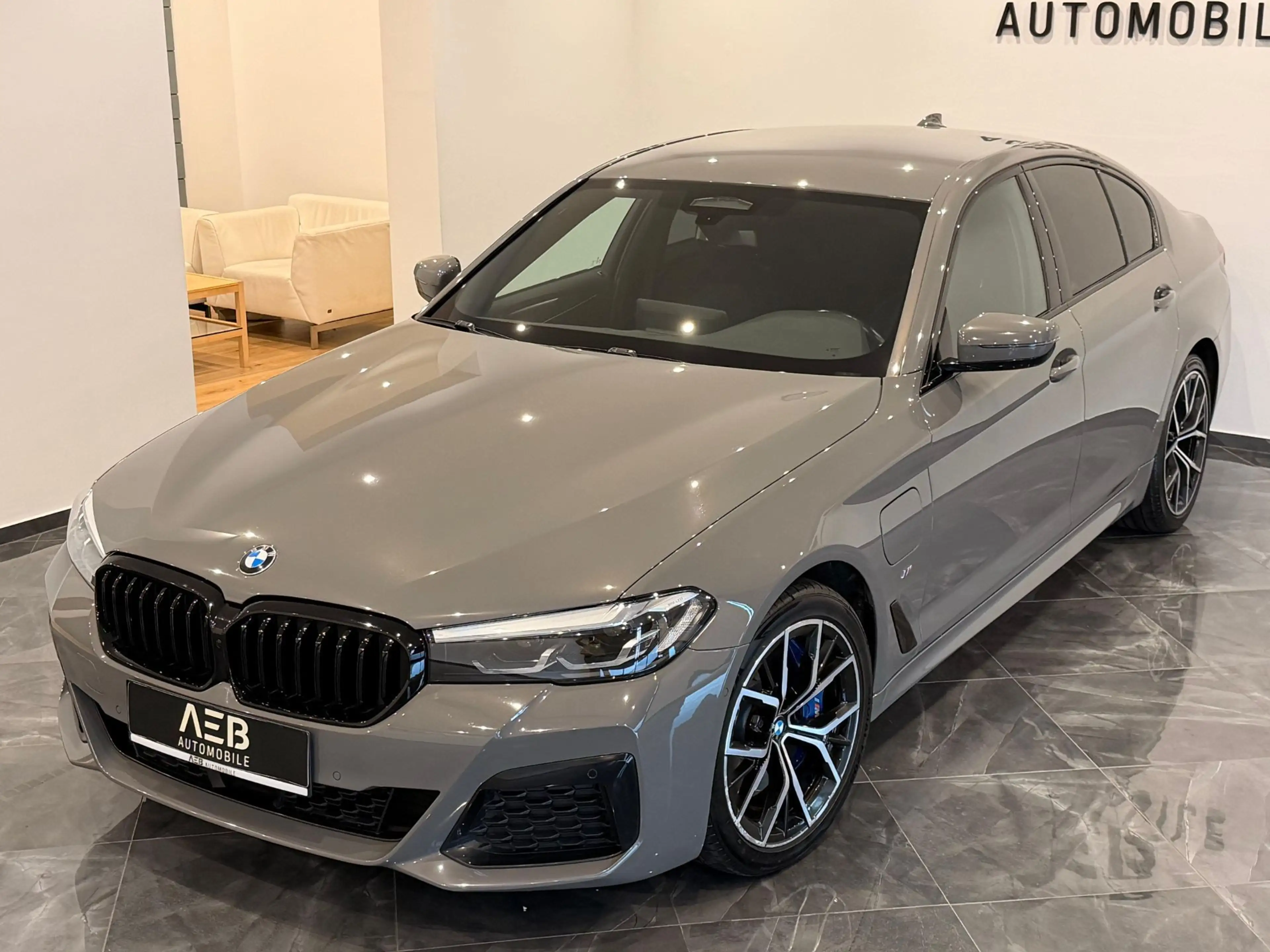 BMW 545 e PHEV xDrive Aut. **M Paket**ACC*SHZ**UVM** — photo 3
