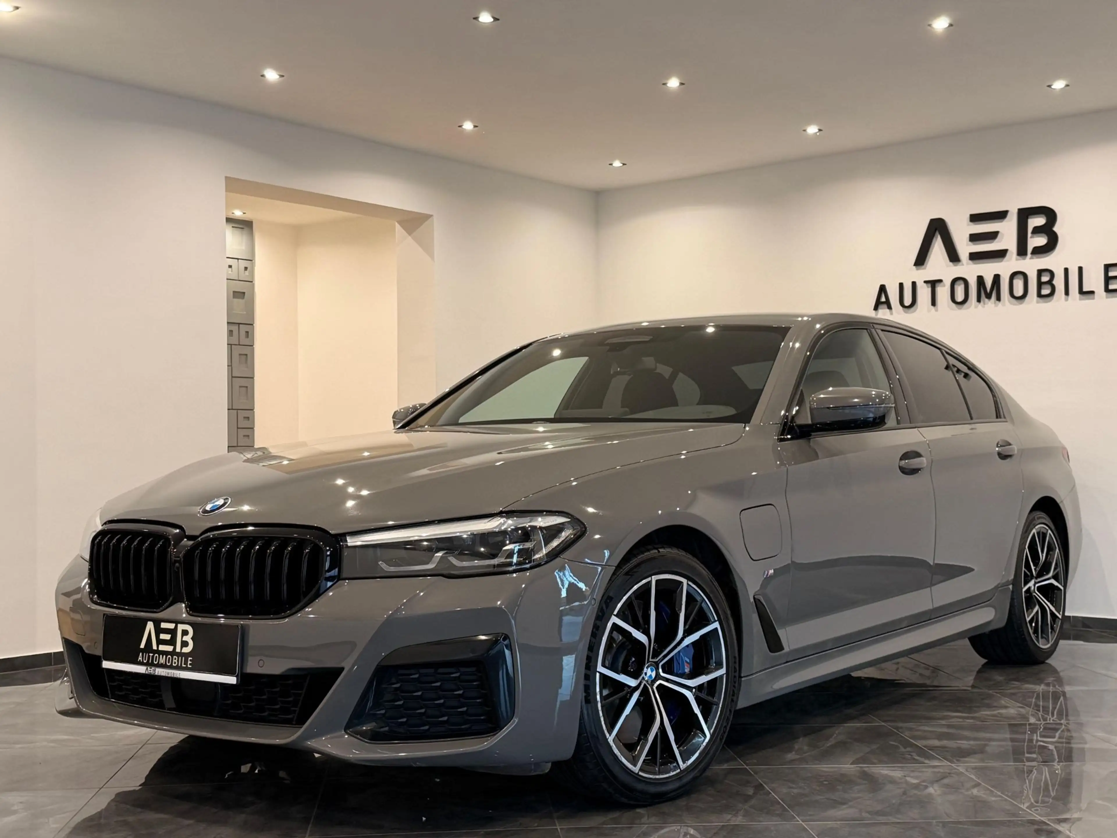 BMW 545 e PHEV xDrive Aut. **M Paket**ACC*SHZ**UVM** — photo 2