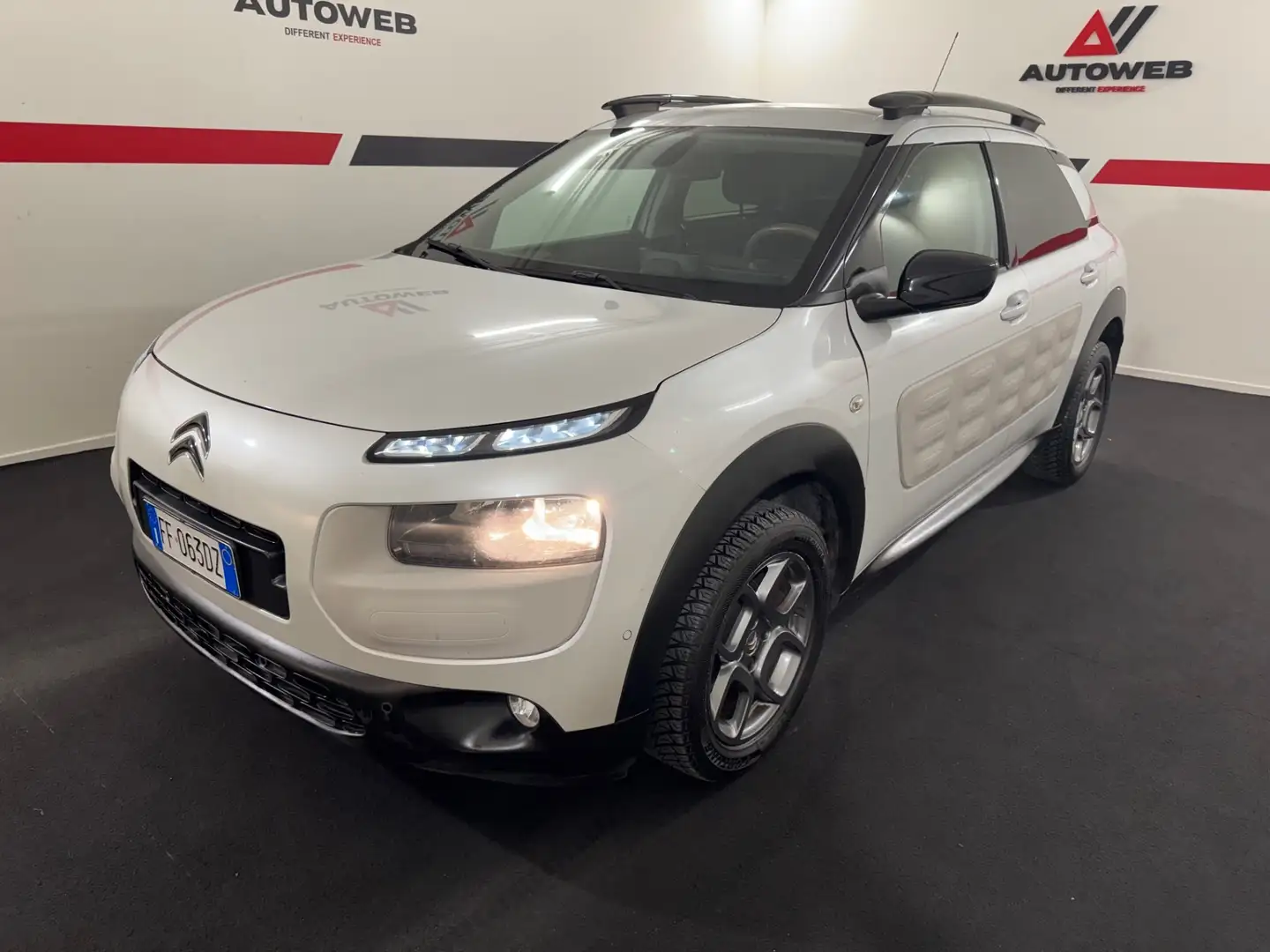 Citroen C4 Cactus BlueHDi 100 Shine Beige - 1