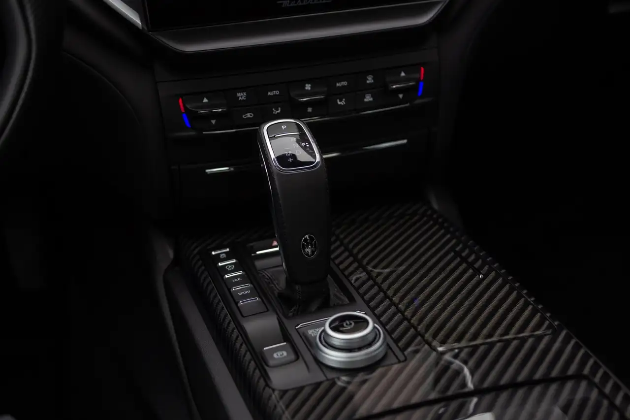 Maserati Ghibli снимка Maserati Ghibli