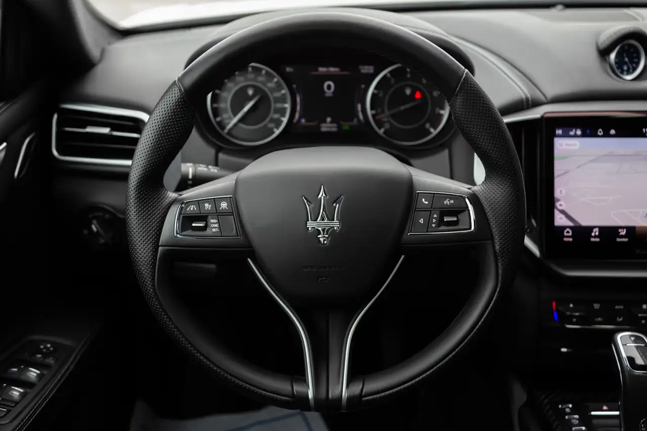 Maserati Ghibli снимка Maserati Ghibli