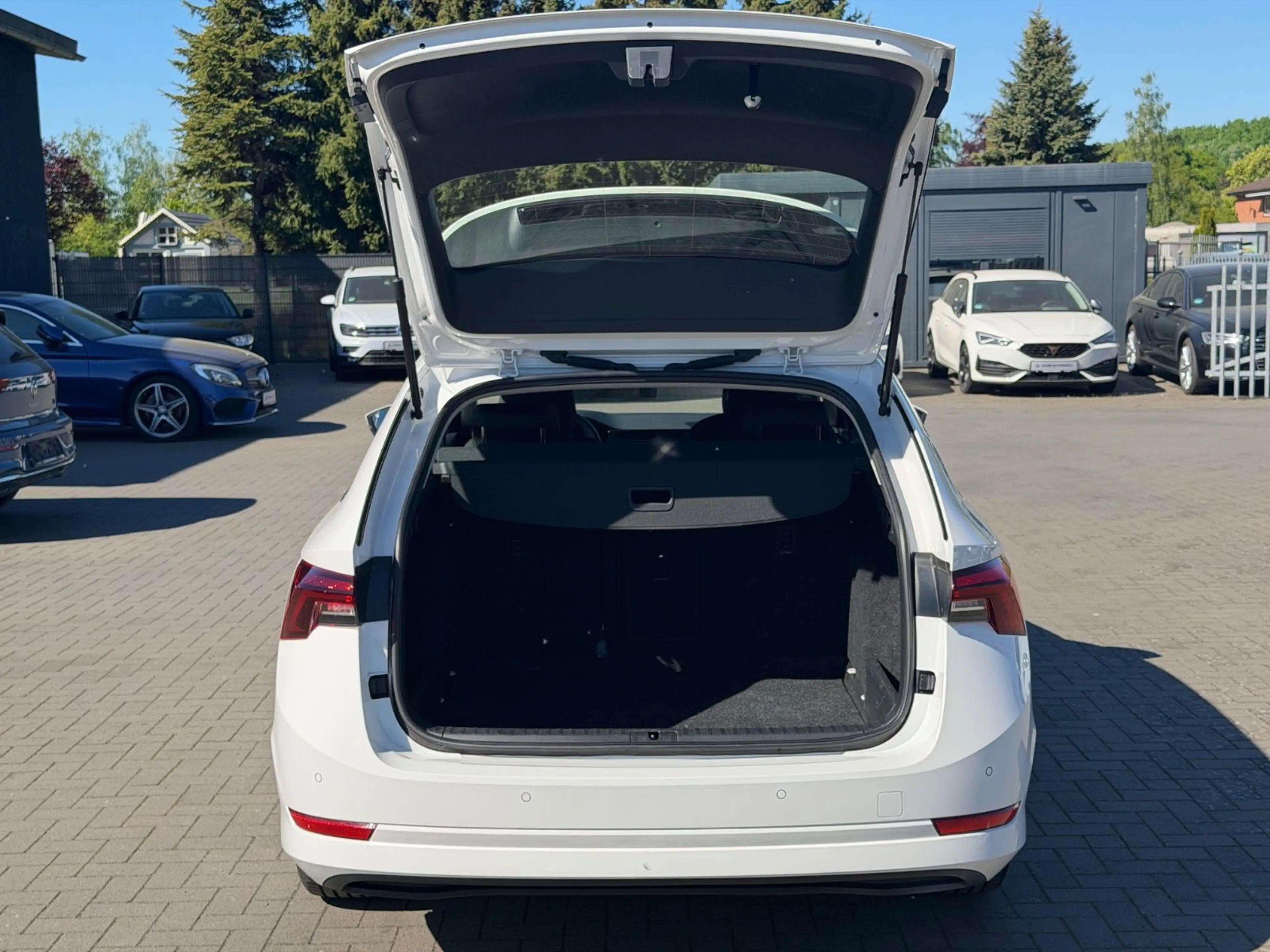 Skoda Octavia Ambition VIRTUAL*LED*NAV*SHZ*AHK*PDC — photo 7