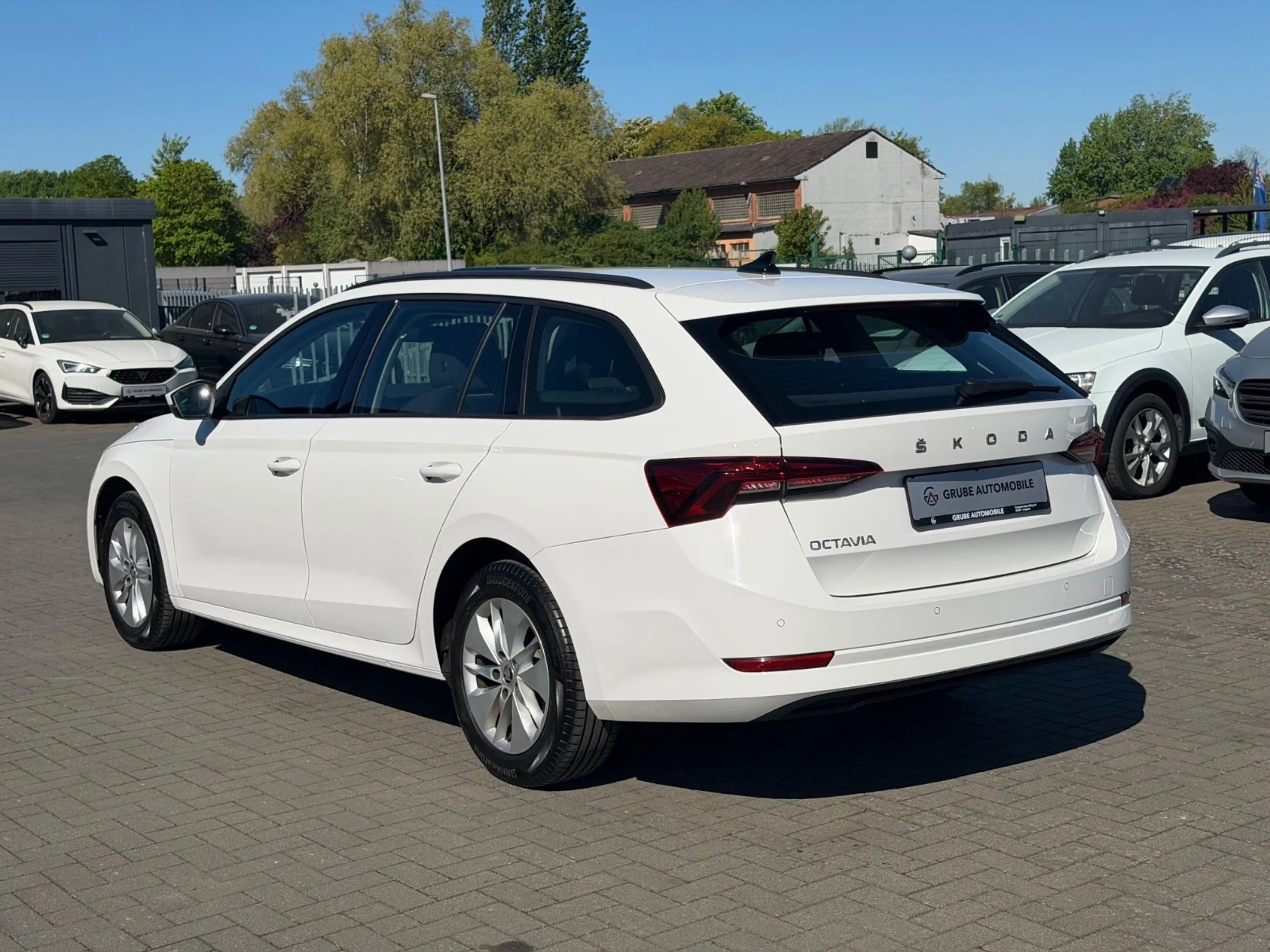 Skoda Octavia Ambition VIRTUAL*LED*NAV*SHZ*AHK*PDC — photo 6